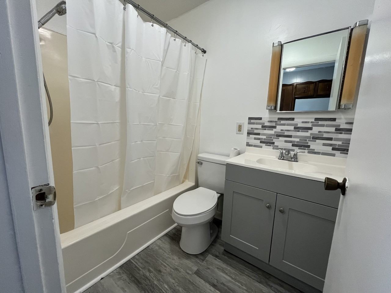 204 West Bernard Avenue - Photo 4 of 6