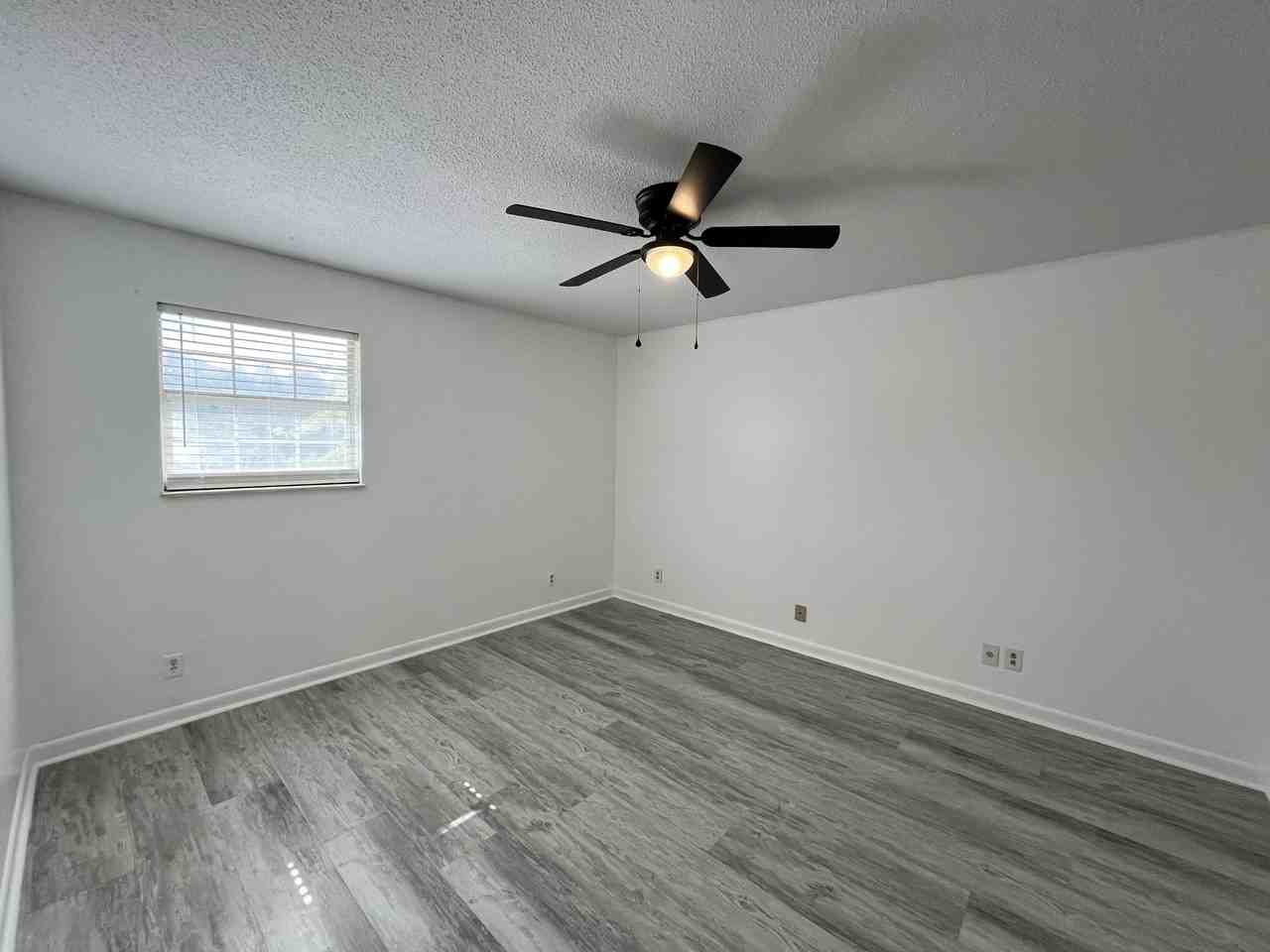 204 West Bernard Avenue - Photo 5 of 6