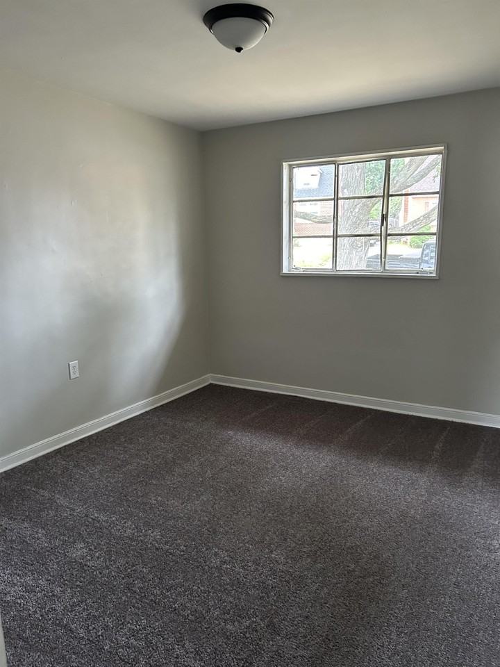 1630 Henry Avenue - Photo 6 of 8