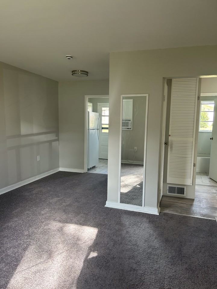 1637 South Braddock Street - Photo 2 of 8