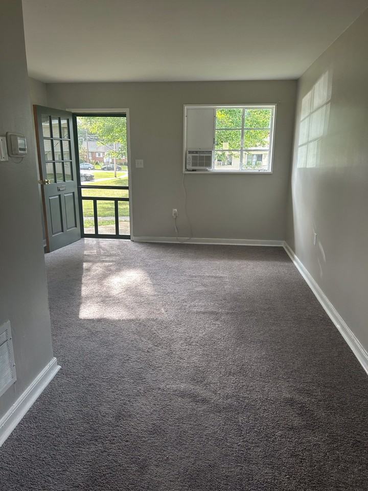 1637 South Braddock Street - Photo 3 of 8