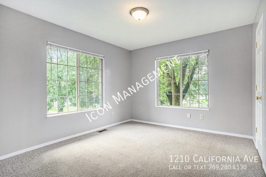 1210 California Ave - Photo 5 of 16