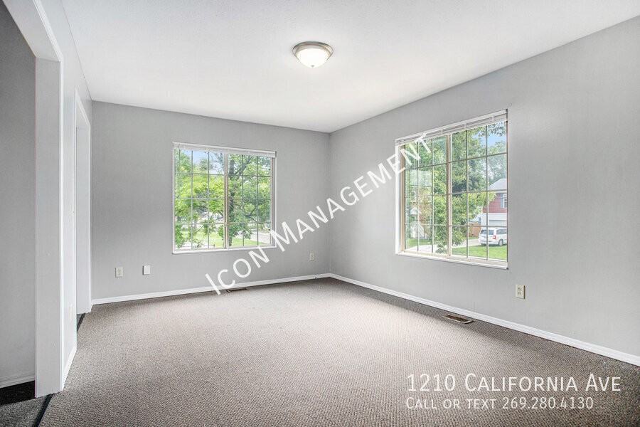 1210 California Ave - Photo 6 of 16