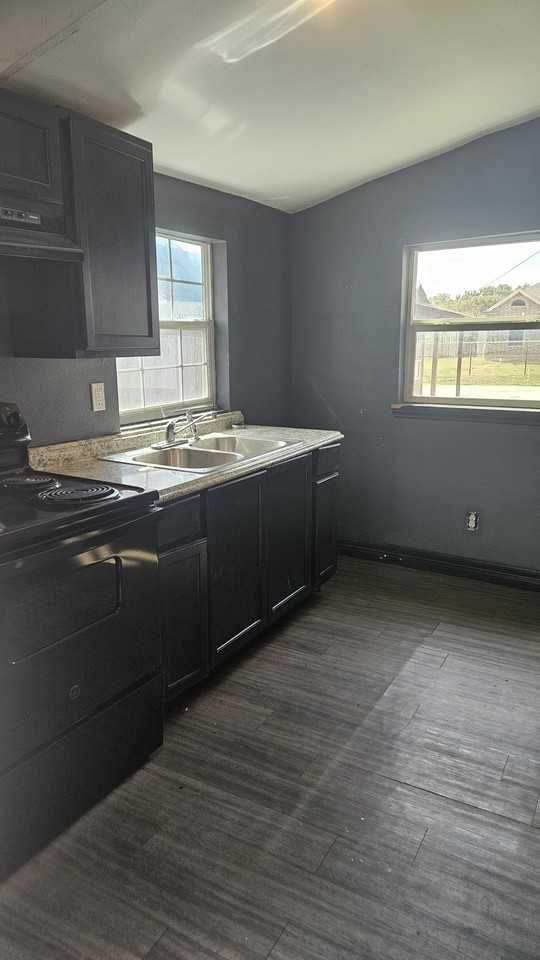 8730 Knute Street - Photo 4 of 18