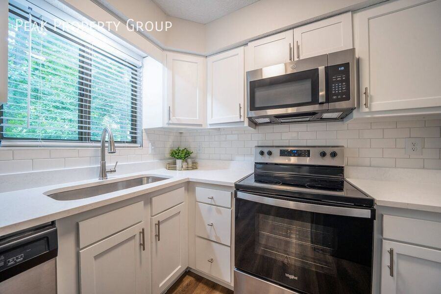 3192 Griggsview Ct - Photo 7 of 18