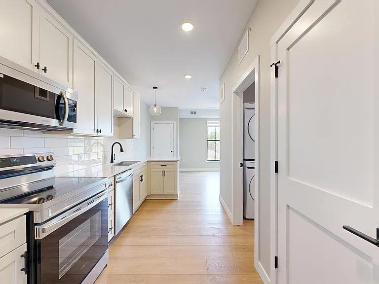 Fuller Park Flats - Photo 2 of 30