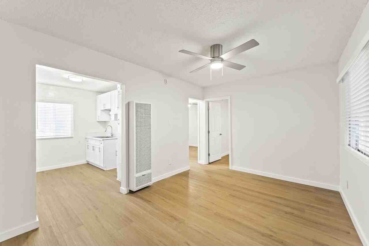 9302 Avalon Boulevard - Photo 2 of 10