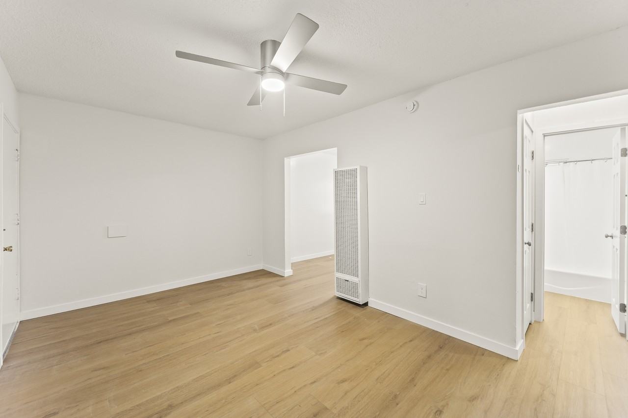 9302 Avalon Boulevard - Photo 3 of 10