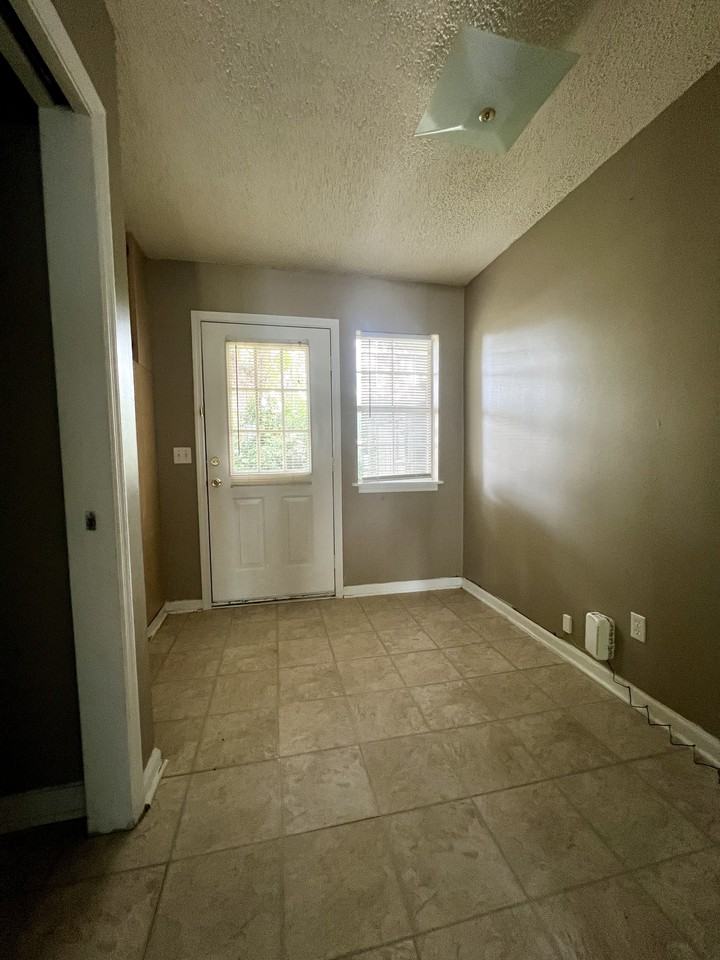 300 Taylor St - Photo 2 of 5