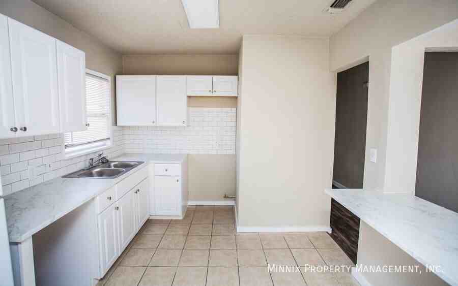 1910 28th St - Photo 6 of 30