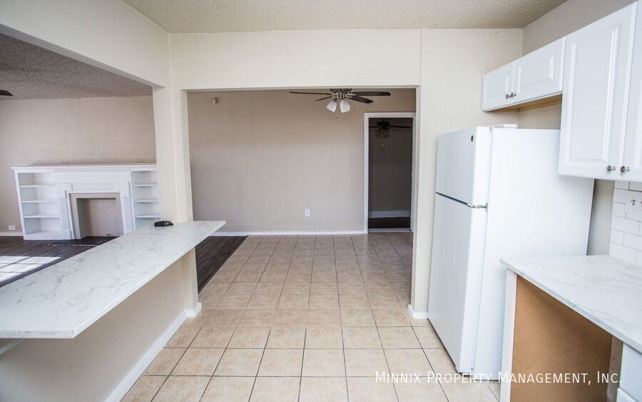 1910 28th St - Photo 7 of 30