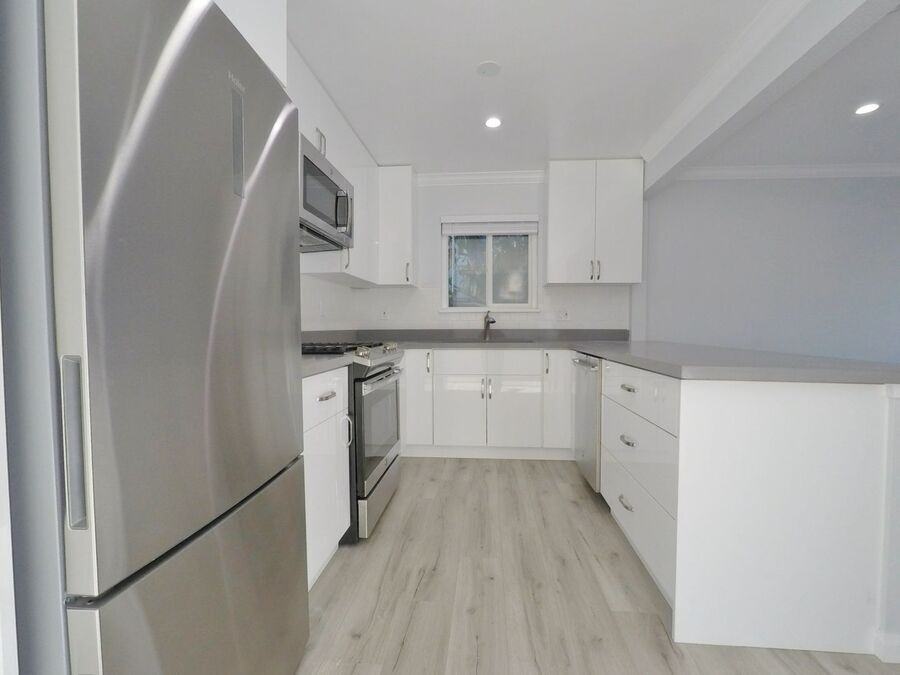 1033 60th St #03 - Photo 3 of 9