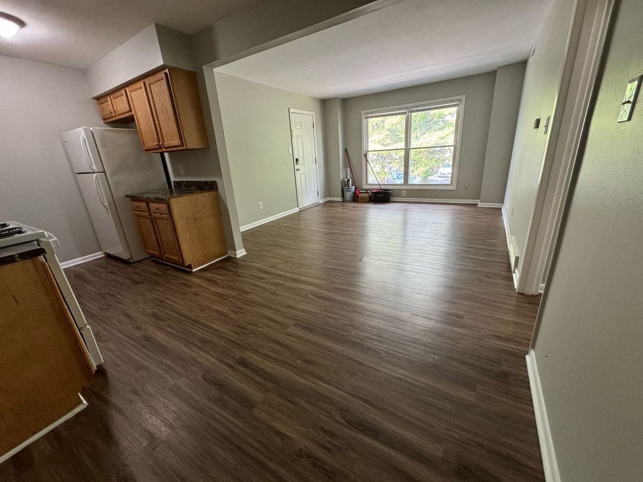 147 Lakeshore Dr - Photo 3 of 7