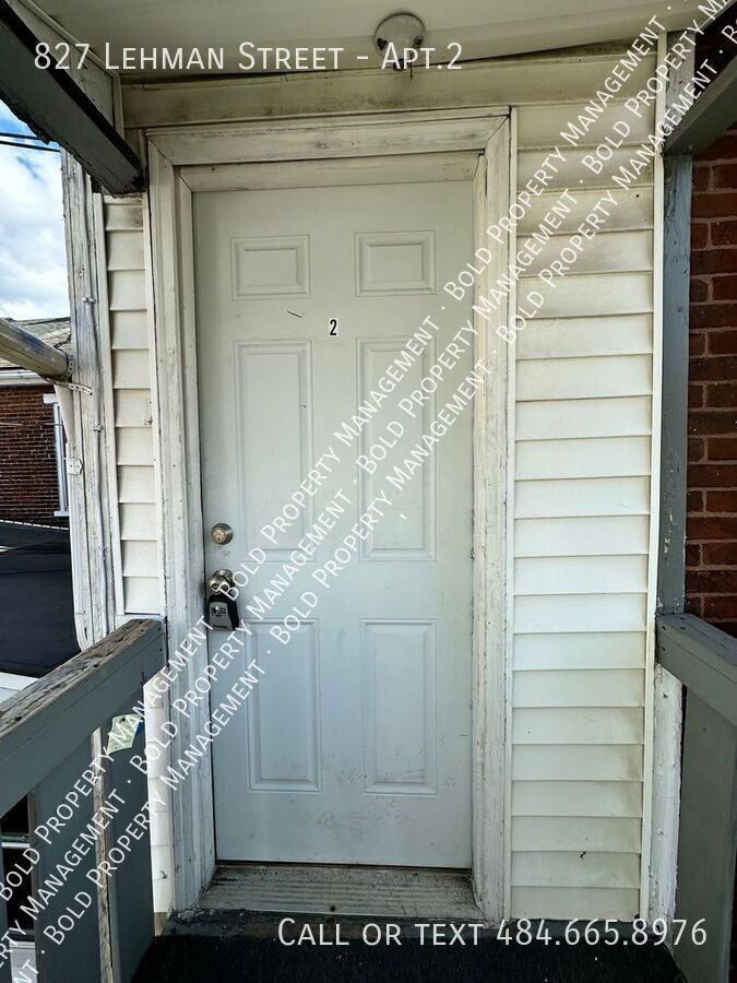 827 Lehman St #2 - Photo 2 of 9