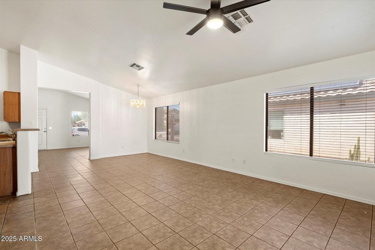 15848 Woodlands Avenue - Photo 5 of 20