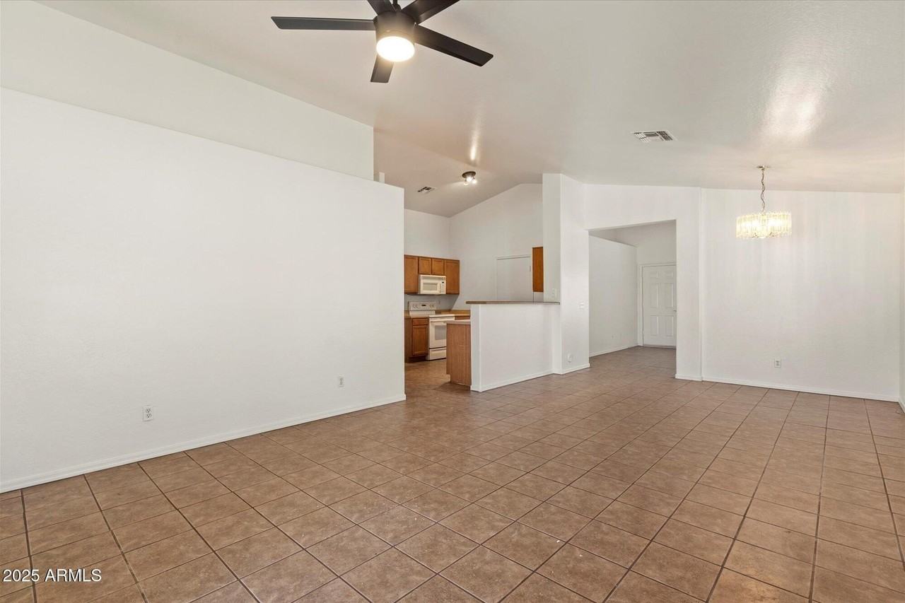 15848 Woodlands Avenue - Photo 6 of 20