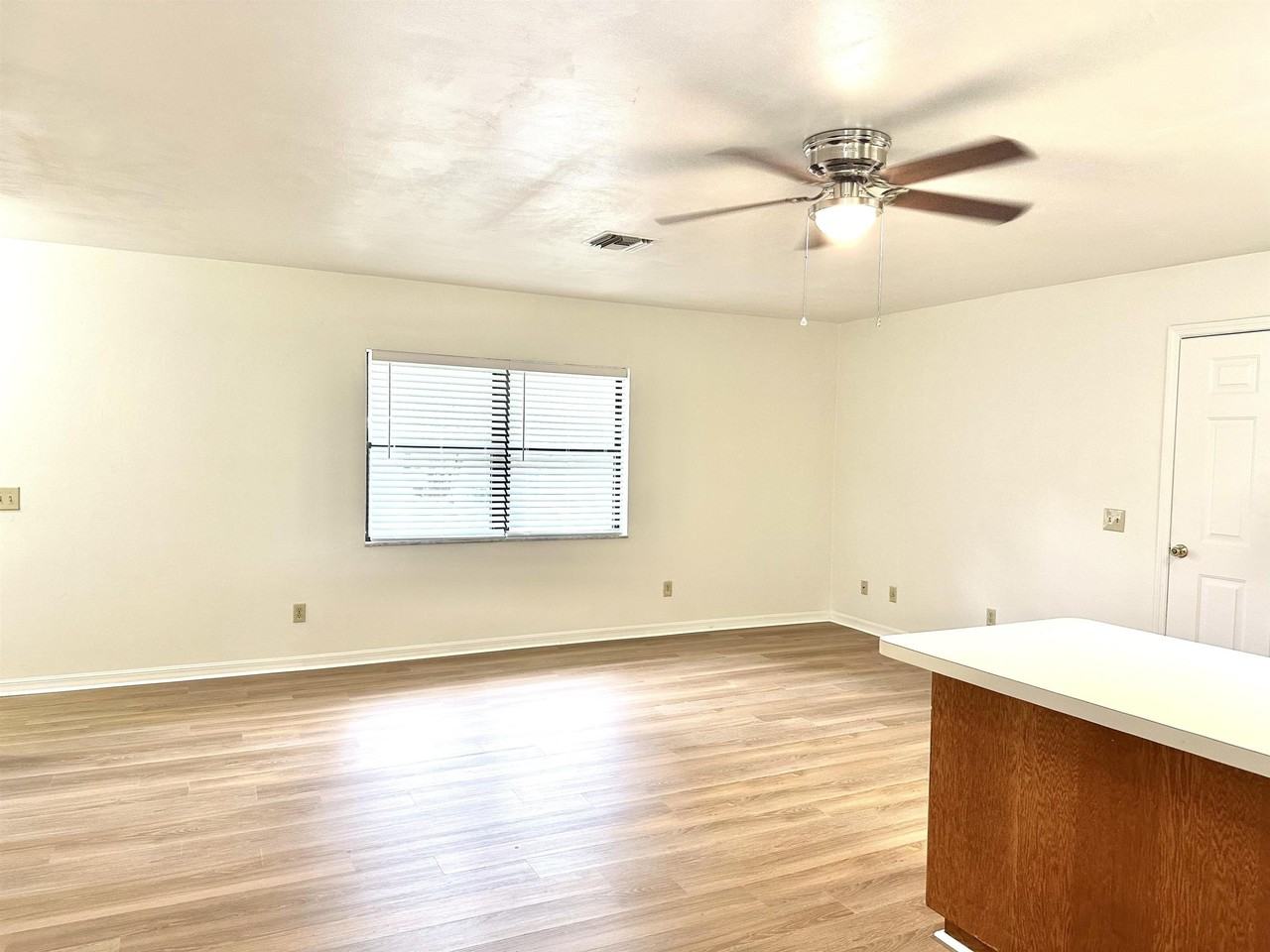 120 Vassar Rd - Photo 4 of 24