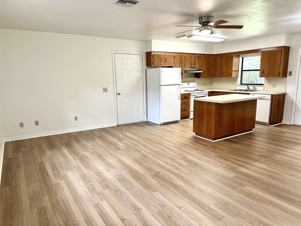 120 Vassar Rd - Photo 6 of 24