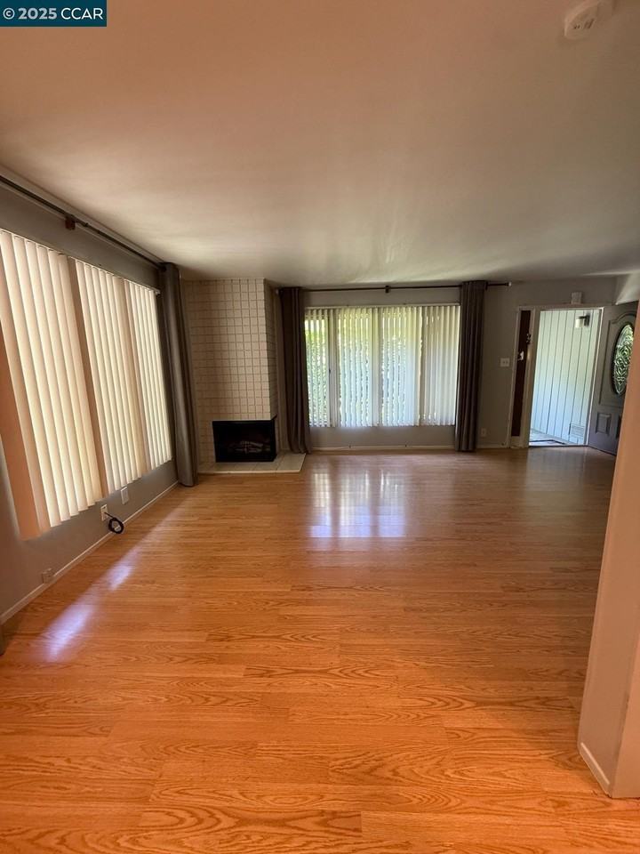 2061 Vanderslice Ave - Photo 3 of 15