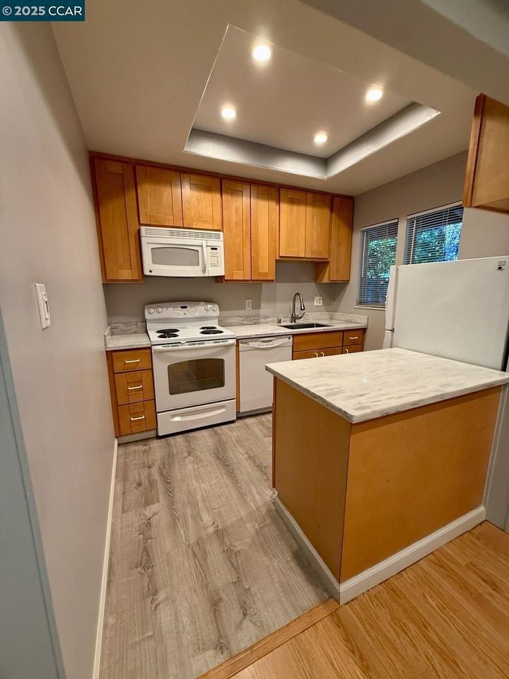 2061 Vanderslice Ave - Photo 4 of 15