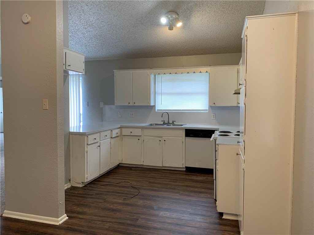 805 Orleans Dr - Photo 2 of 9