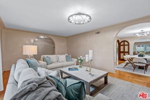 featured image of 6138 Maryland Dr