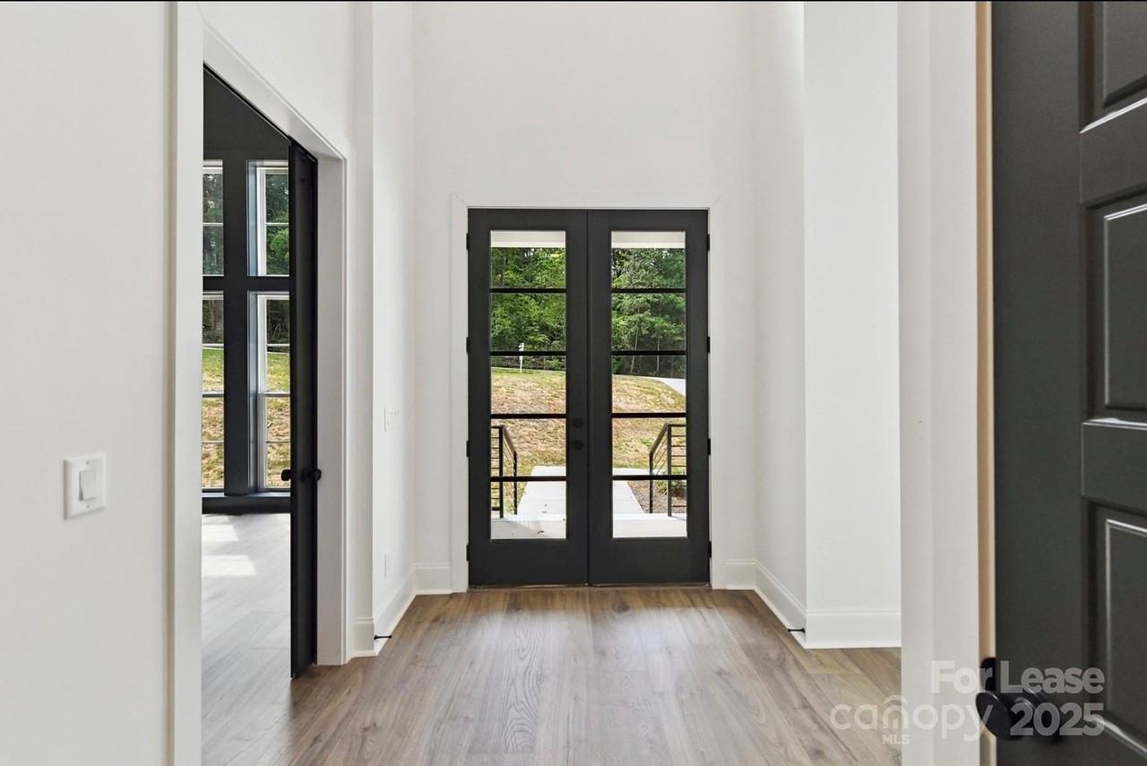 3830 Mill Run Road - Photo 4 of 32