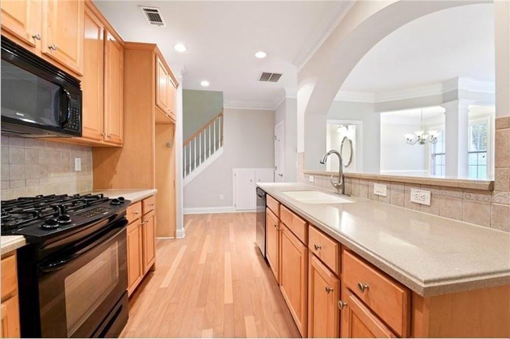 2530 Gadsen Walk - Photo 2 of 16