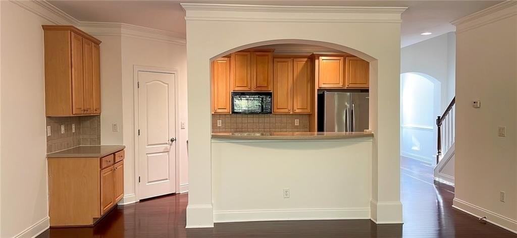 2530 Gadsen Walk - Photo 3 of 16