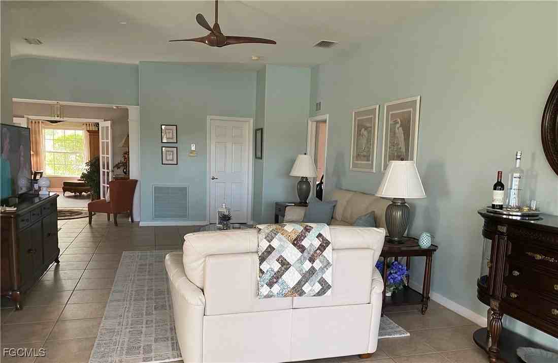 10063 Majestic Ave - Photo 7 of 38