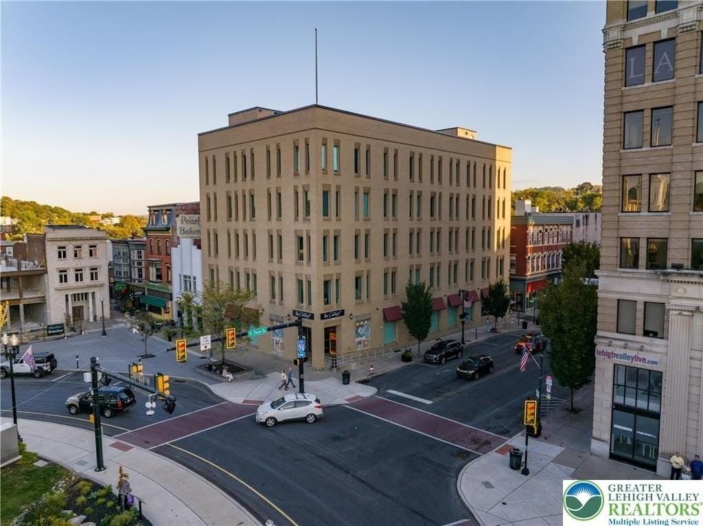 16 Centre Sq - Photo 3 of 15