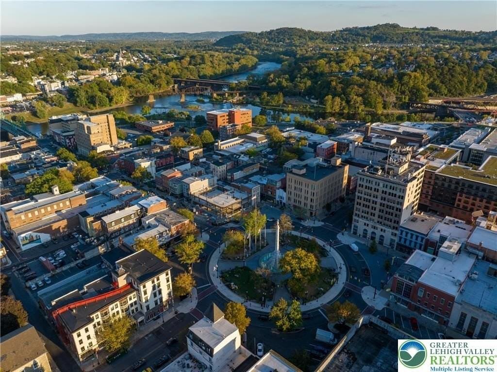 16 Centre Sq #3A - Photo 2 of 13