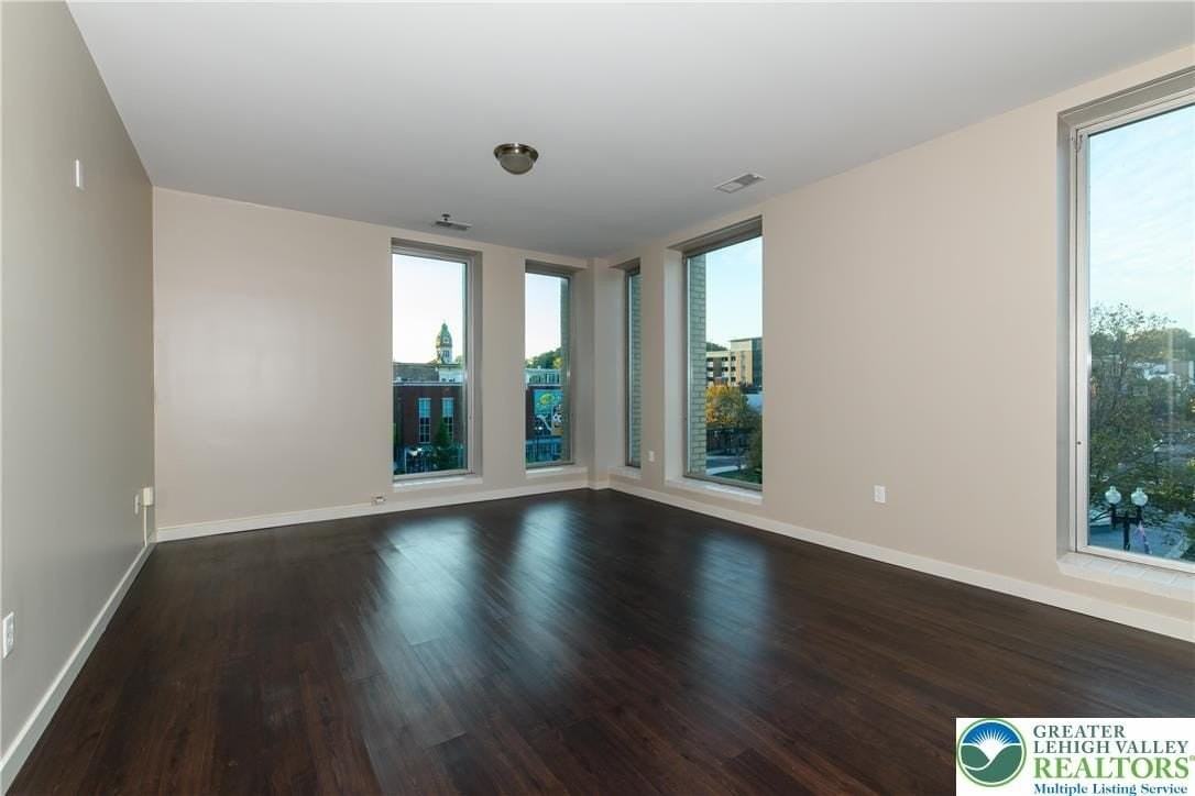 16 Centre Sq #3A - Photo 3 of 13