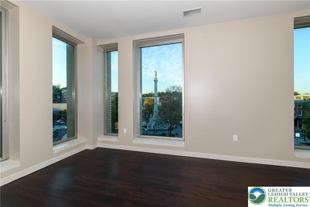 16 Centre Sq #3A - Photo 7 of 13