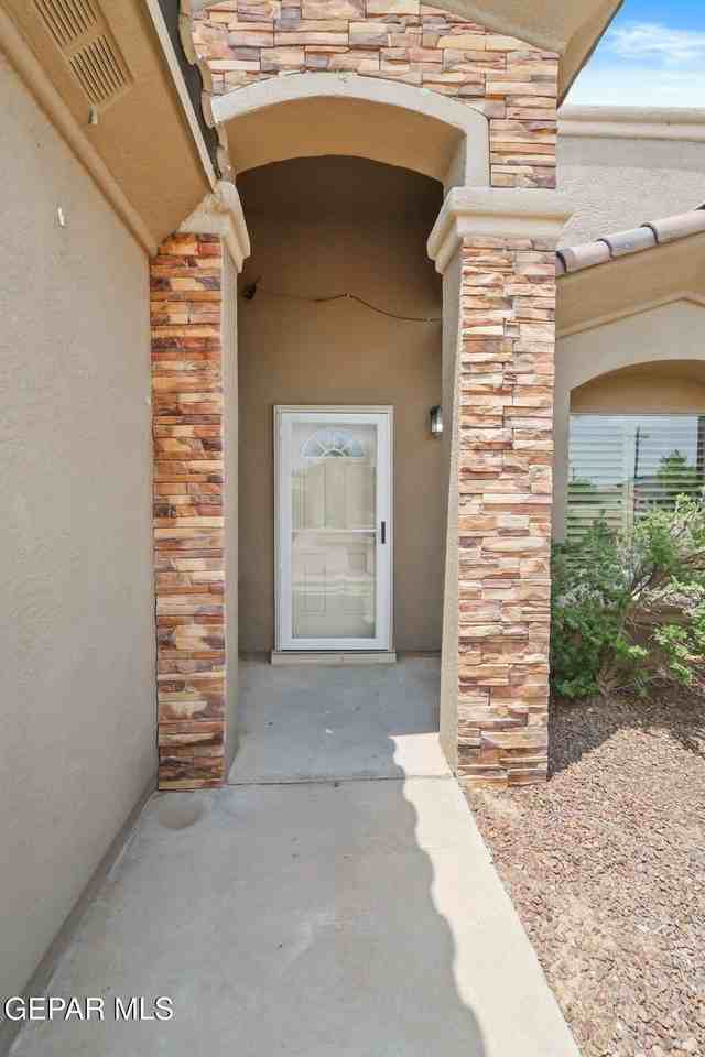 13195 Freshford Dr - Photo 3 of 21