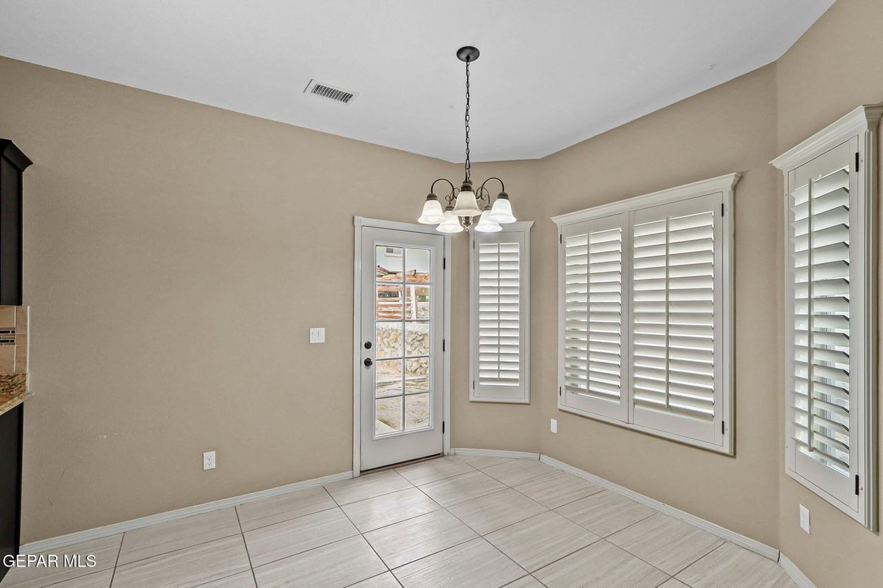 13195 Freshford Dr - Photo 4 of 21