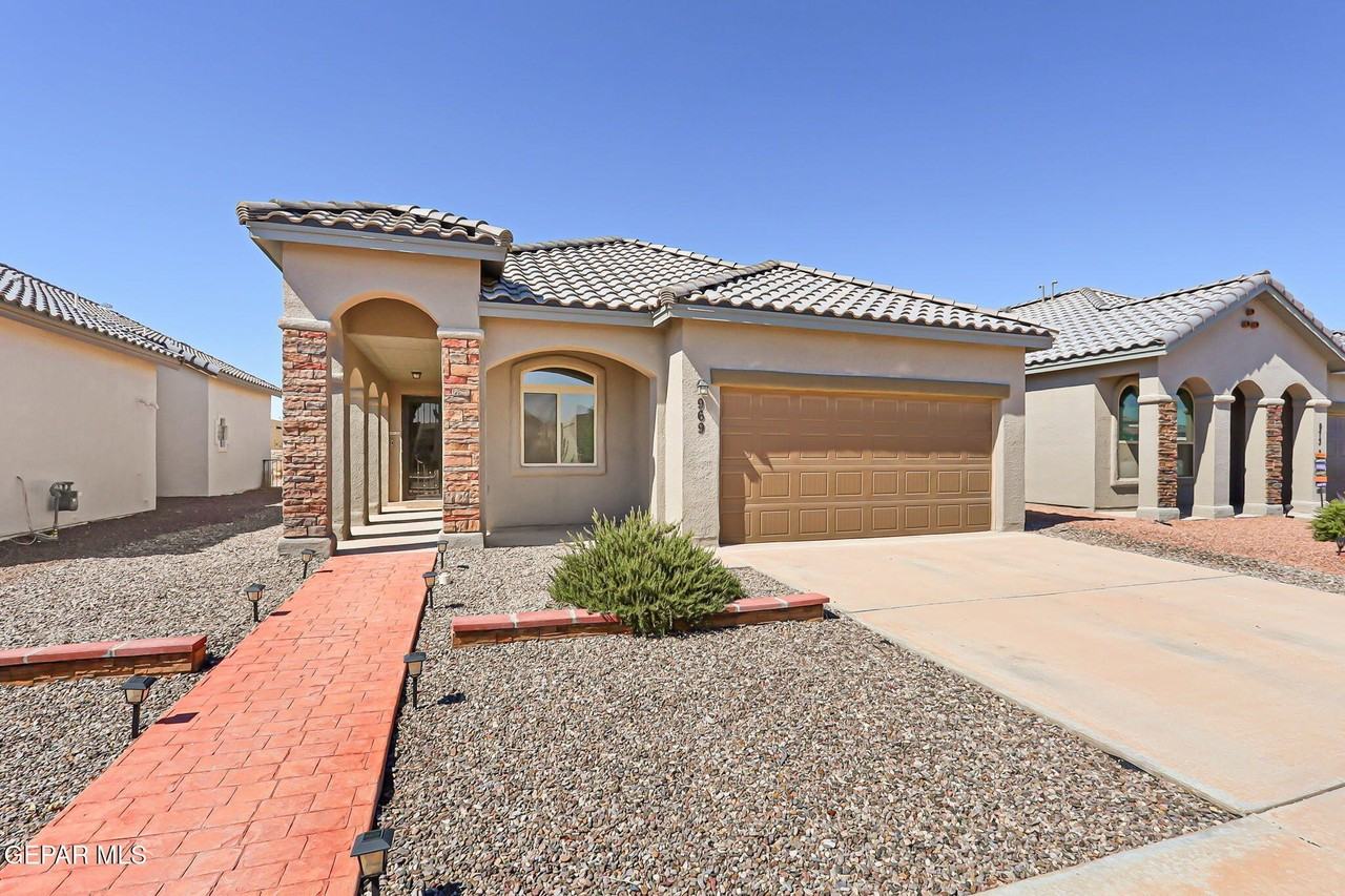 969 Haggerston St - Photo 2 of 39