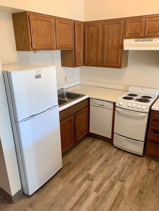 Chardon Court Apartments 55+ - Photo 4 of 11