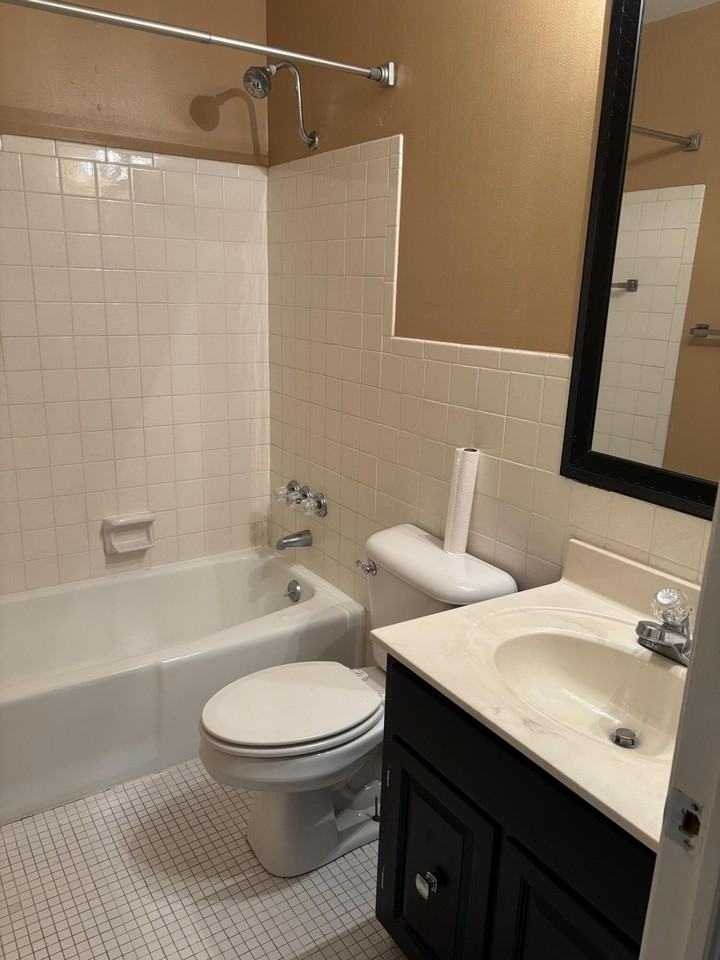 203 Provincial Court #87 - Photo 4 of 7