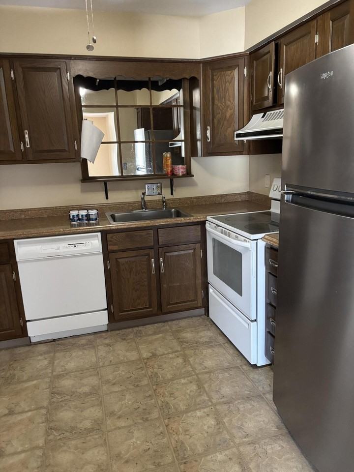 203 Provincial Court #87 - Photo 6 of 7