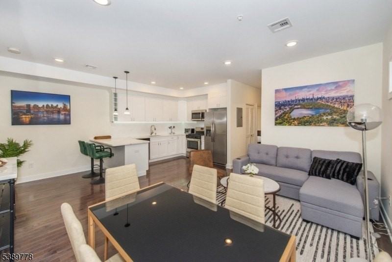 1608 52nd St #1 - Photo 2 of 7