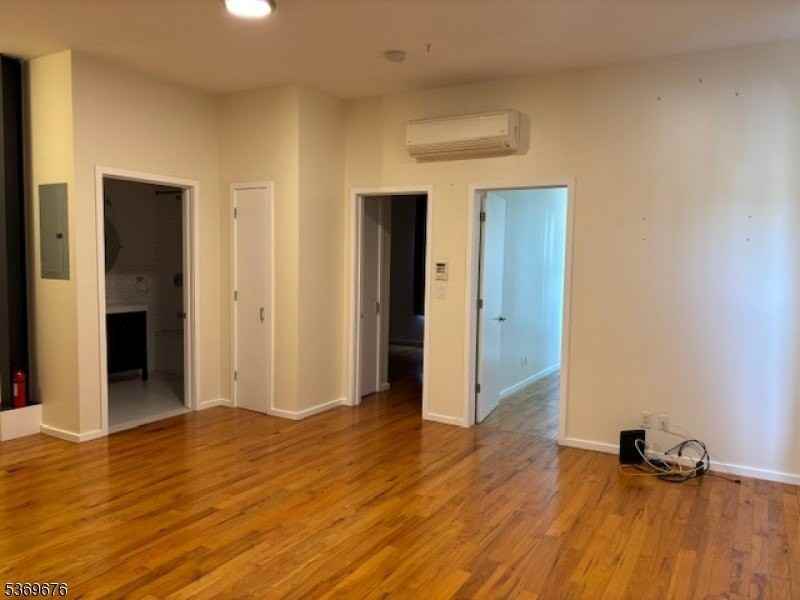 1086 S Orange Ave Apt 2 #2 - Photo 3 of 11