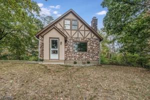 featured image of 10 Summit Ave