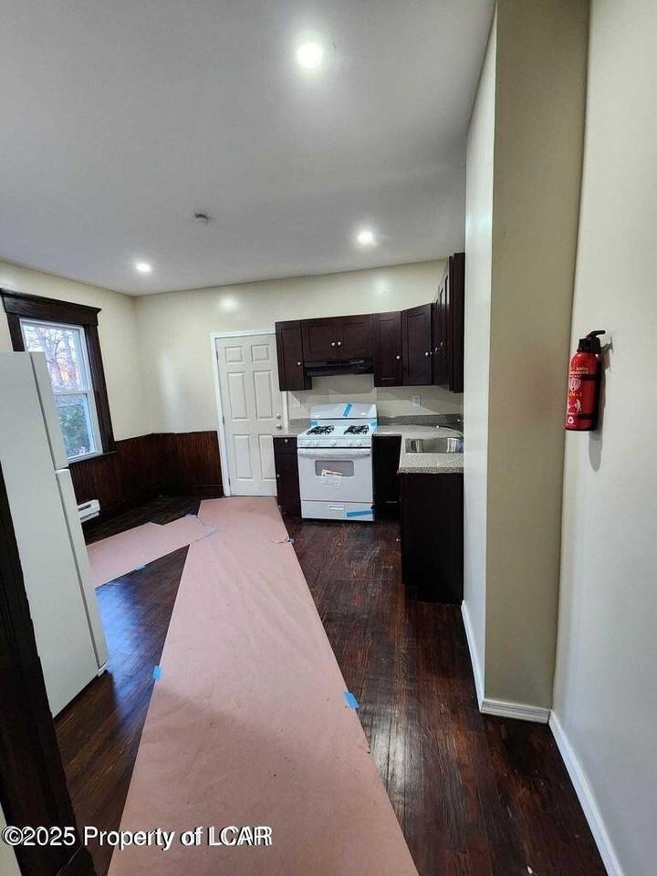 54 Elm St - Photo 3 of 14