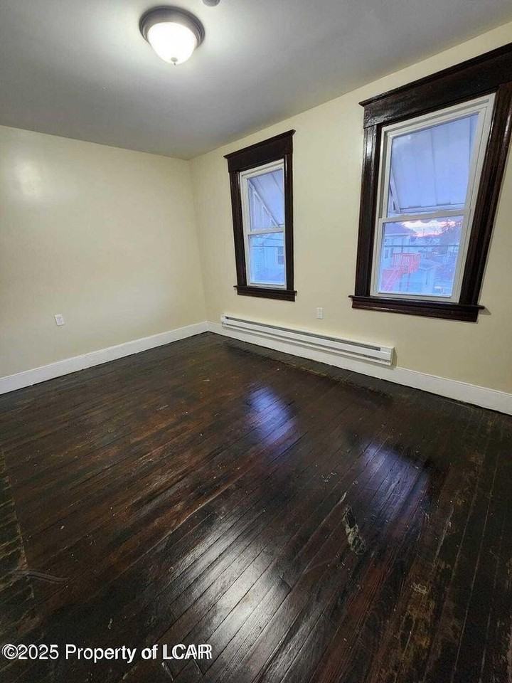 54 Elm St - Photo 6 of 14