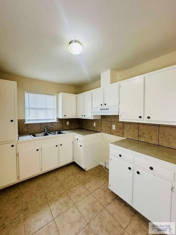 22834 Angel St - Photo 7 of 15