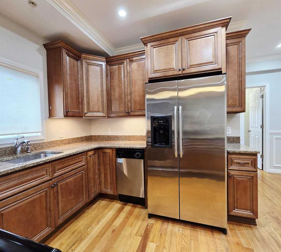 141 68th St #7 - Photo 3 of 9