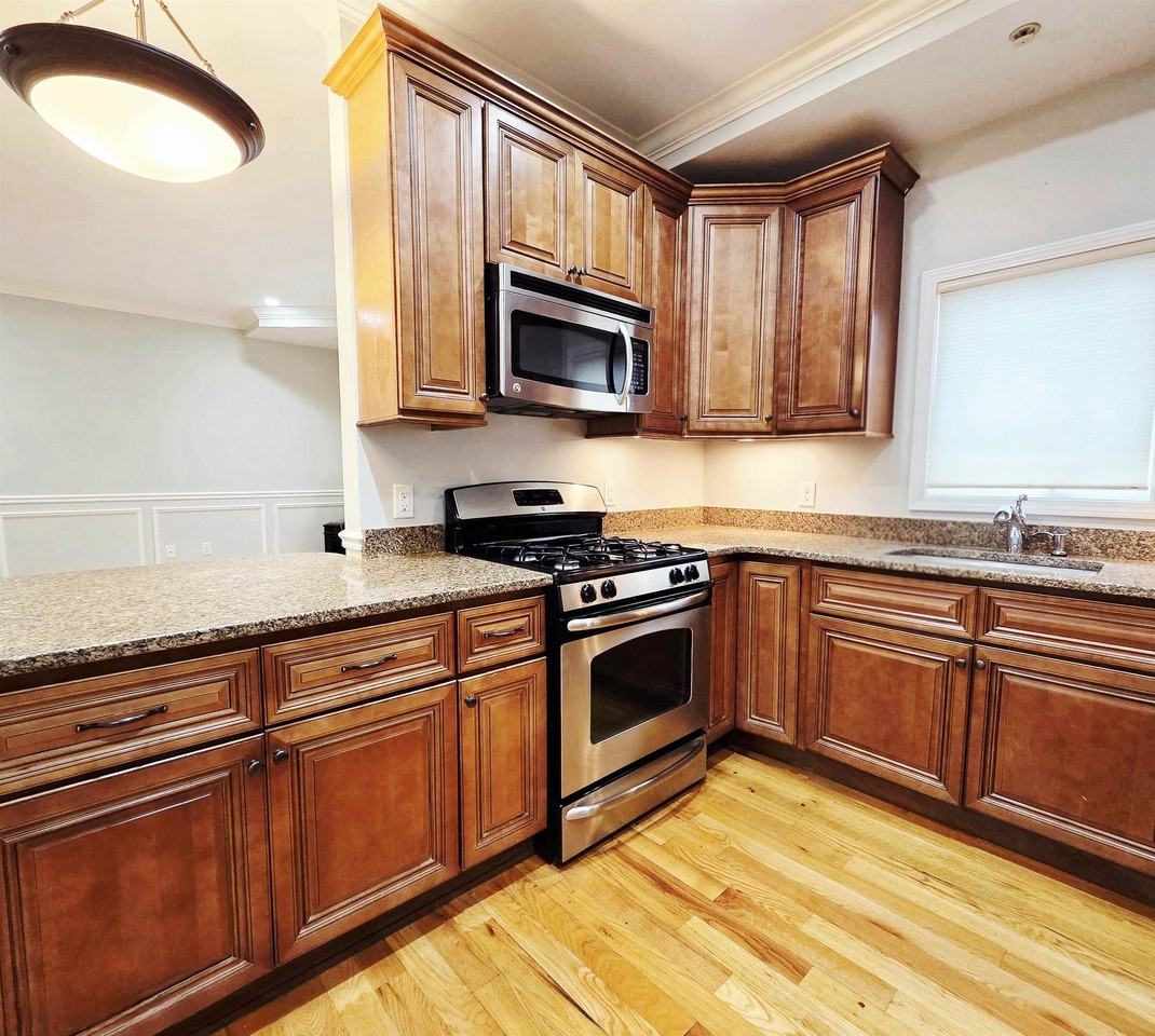 141 68th St #7 - Photo 4 of 9