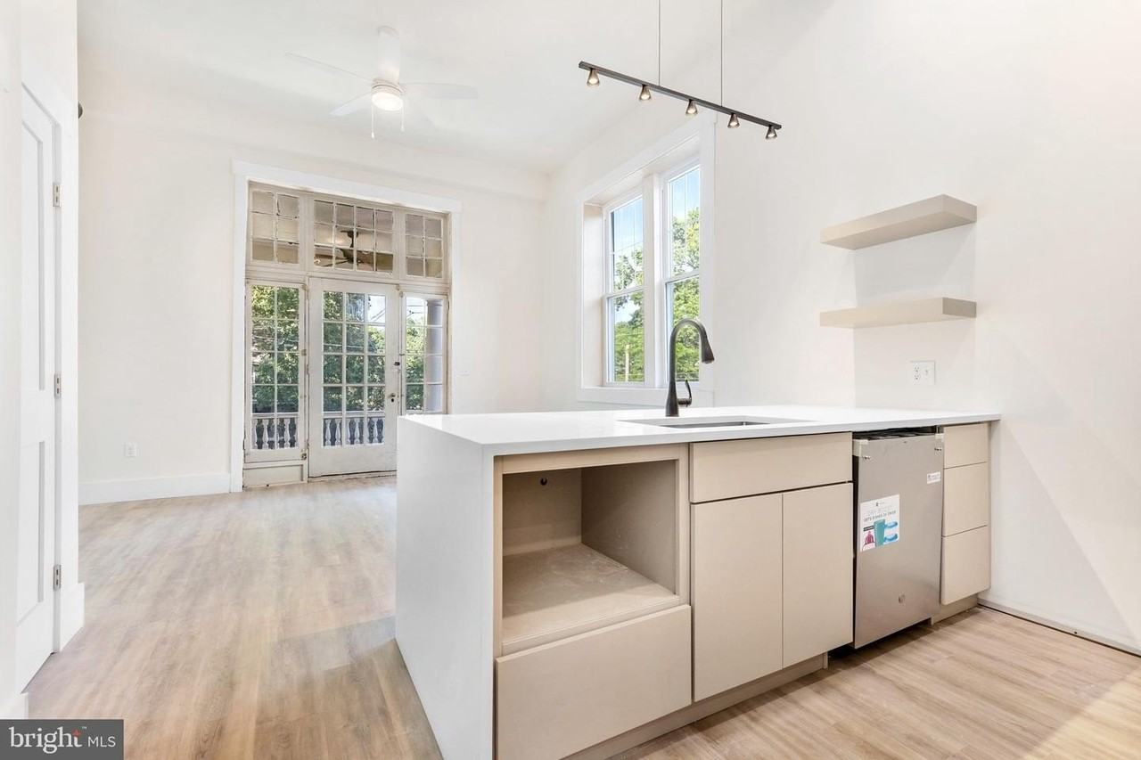 2300 W 17th St - Photo 7 of 30