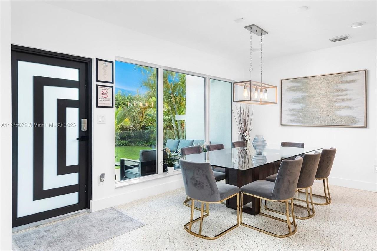 1019 Ne 87th St - Photo 4 of 31